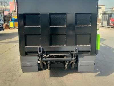 Cost table for a four-wheeler, eight-barrel garbage removal truck for a sanitary hydraulic tailboard图2