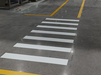 Construction of yellow line white line, five centimetres of floor, six centimetres of yellow line, e图2