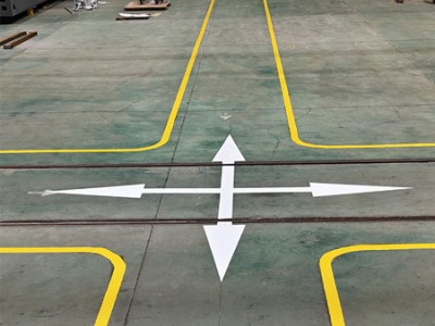 Construction of yellow line white line, five centimetres of floor, six centimetres of yellow line, e图3
