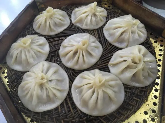 贾三灌汤包子
