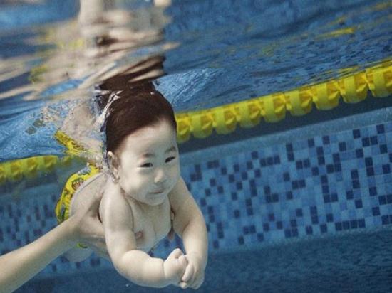 海豚贝贝婴儿游泳馆