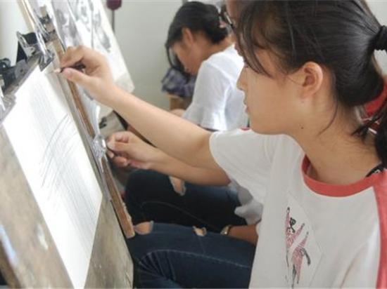 小央美儿童美术教育