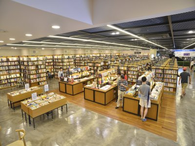 酒安娜漫品空间书吧