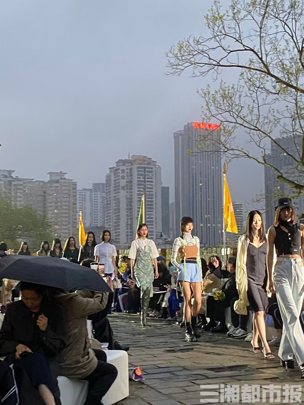 关于湖南省长沙的女装的电子商务网站排名