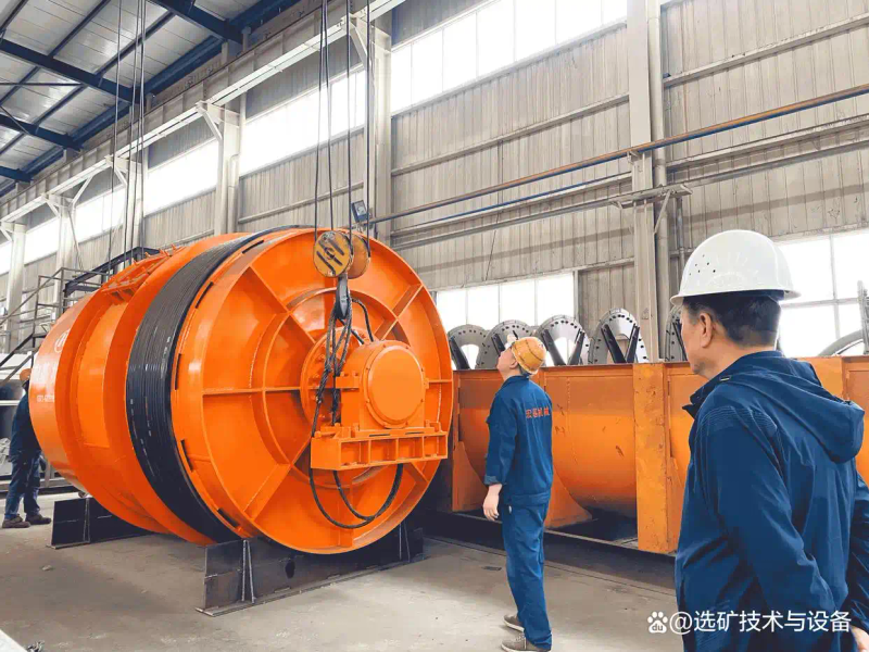 The working principles of the ceramic ball grinder