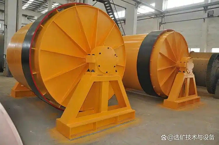 The working principles of the ceramic ball grinder