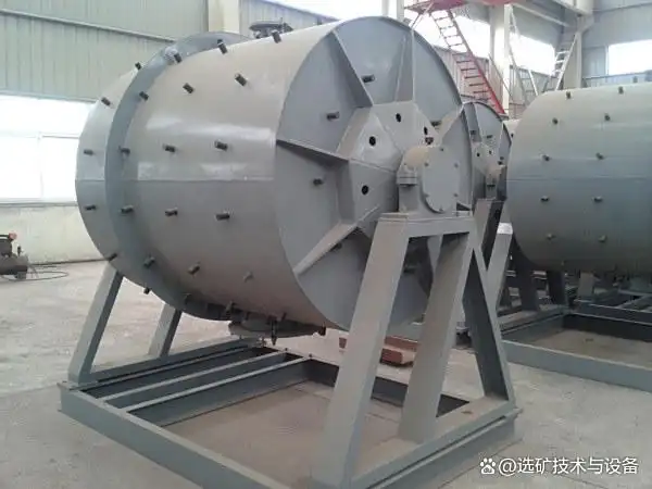 The working principles of the ceramic ball grinder