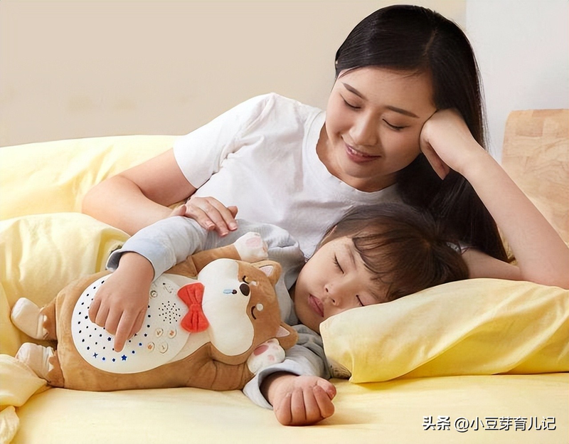 哄小宝宝睡觉的方法