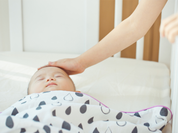 哄小宝宝睡觉的方法