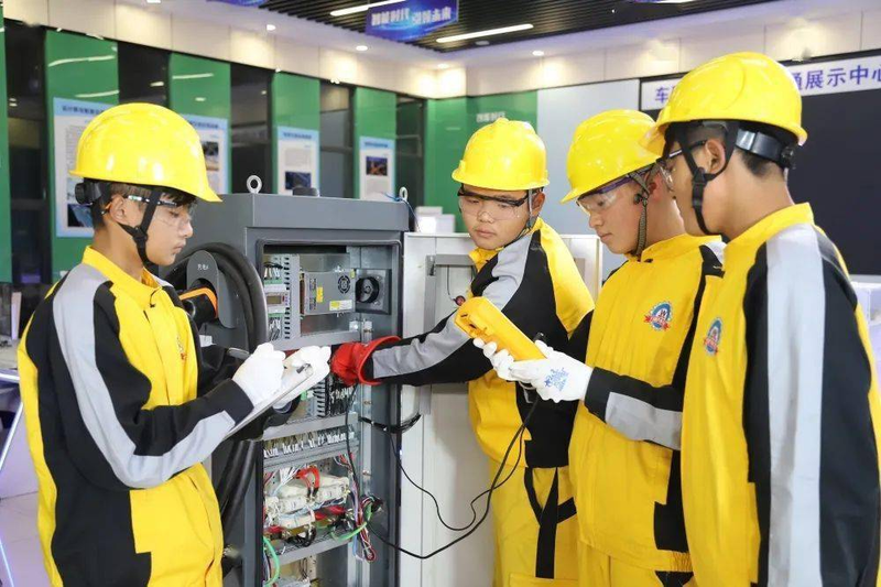 高端车维修技师