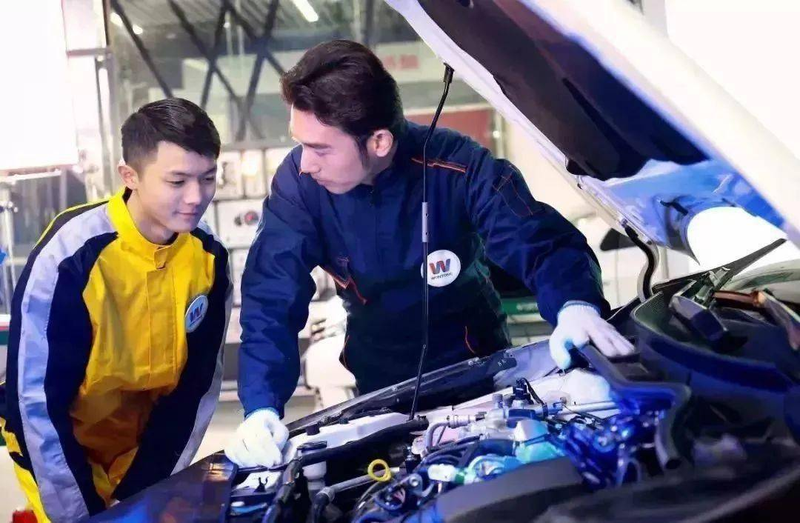高端车维修技师