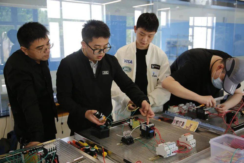 高端车维修技师