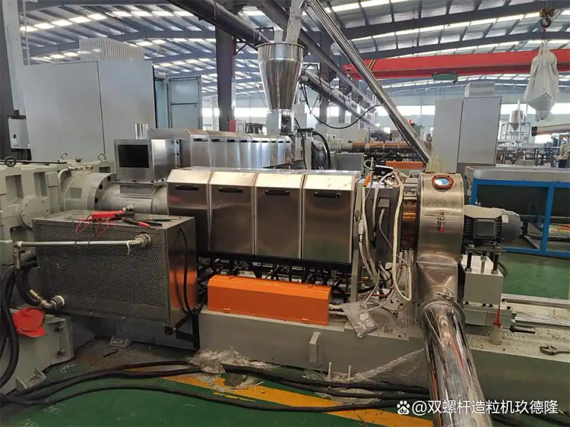 The melting machine for the double-heavy squeezer