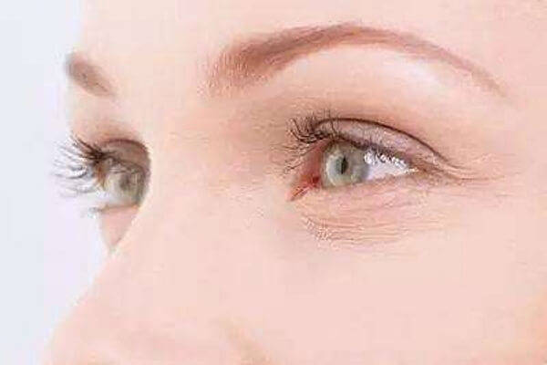 Eyebrowtail removal method