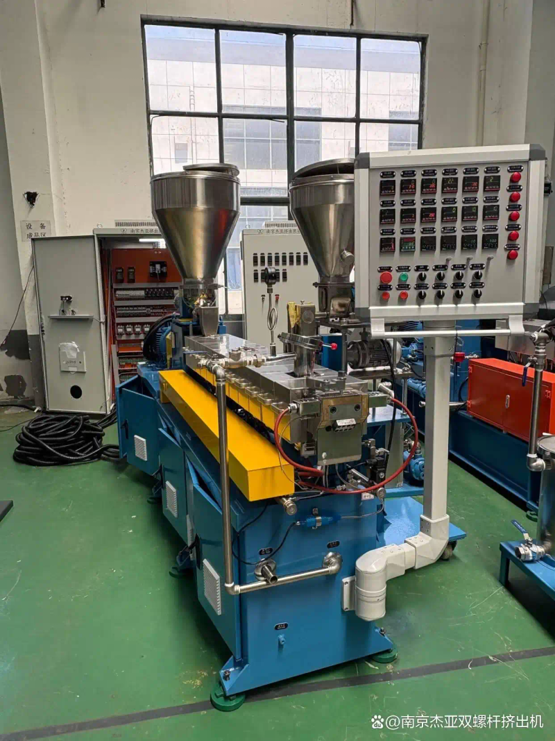 The melting machine for the double-heavy squeezer