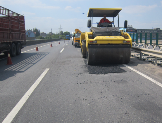 压路机维修保养记录表