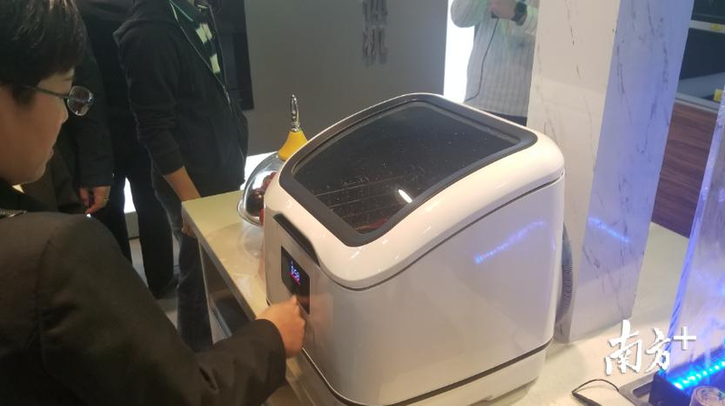 毛巾消毒柜工作原理