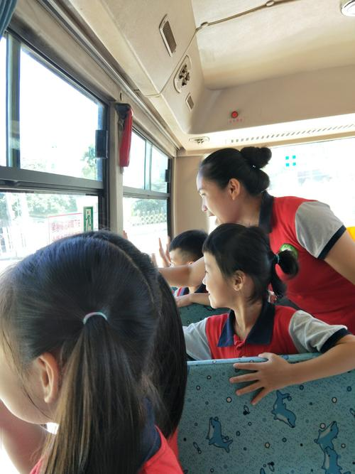 《安全乘车、守护平安》兰洋蓝精灵幼儿园（大二班）校车安全知识普及演练活动剪辑