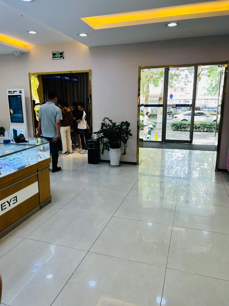 近视眼镜工作原理