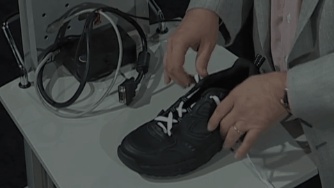 系鞋带扣的漂亮方法