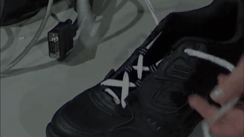 系鞋带扣的漂亮方法