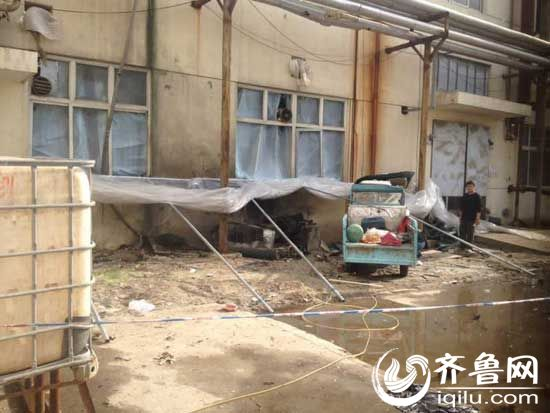 峄城格力空调爆炸还原：砰一声巨响 玻璃瞬间碎成渣