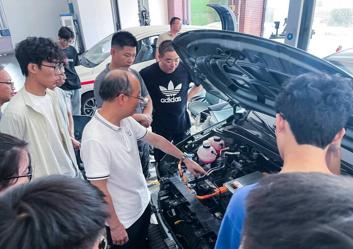 新能源汽车维修保养