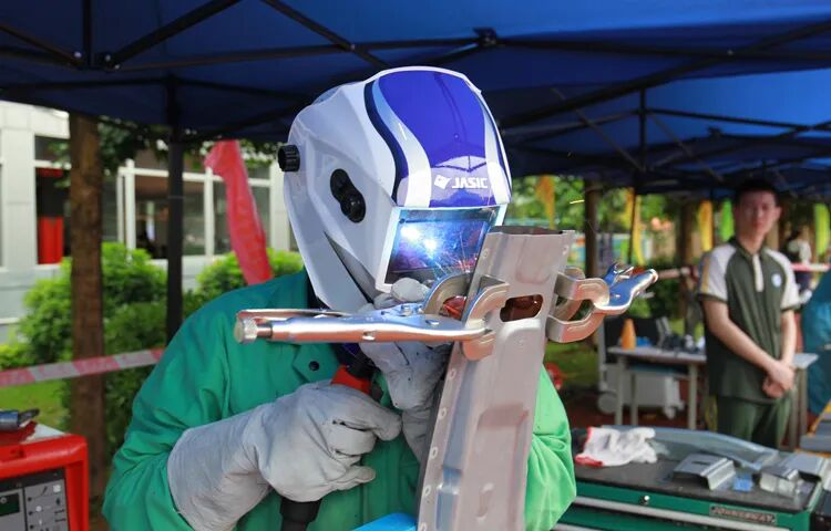 汽车车身维修技术专业