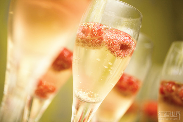 How to open a bottle of wine