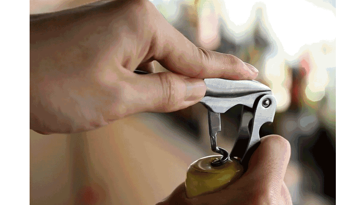 起泡酒开瓶方法