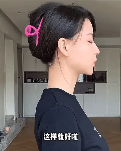 扎半丸子头的步骤图片