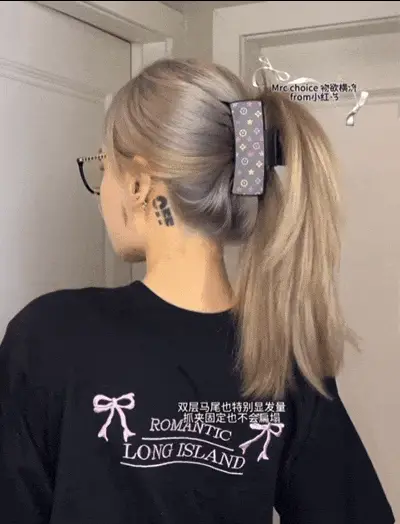 扎半丸子头的步骤图片