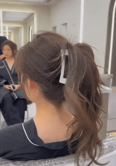 扎半丸子头的步骤图片