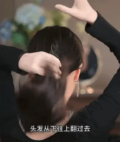 扎半丸子头的步骤图片