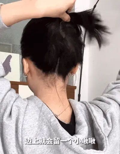 扎半丸子头的步骤图片