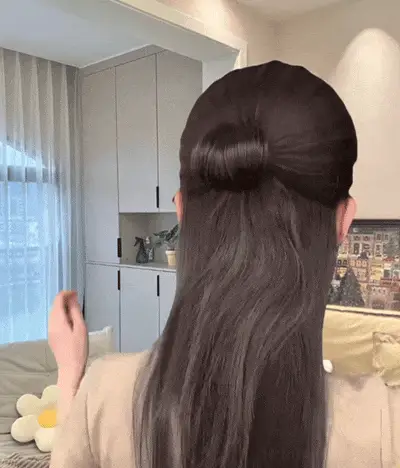 扎半丸子头的步骤图片