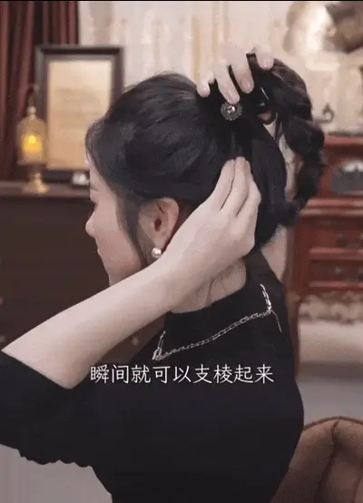 扎半丸子头的步骤图片