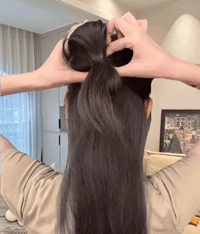 扎半丸子头的步骤图片