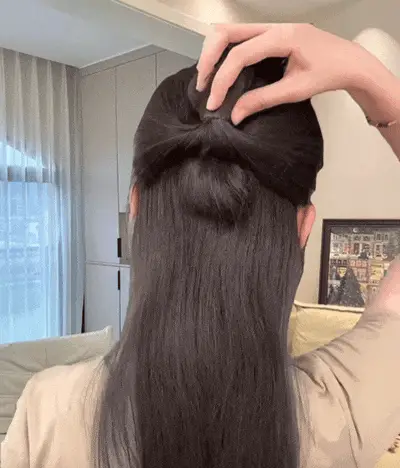 扎半丸子头的步骤图片