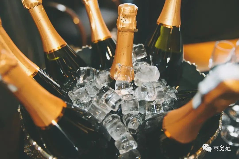 起泡酒开瓶方法