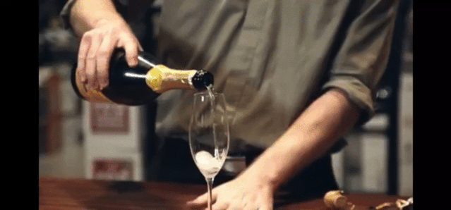 起泡酒开瓶方法