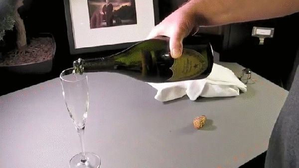 起泡酒开瓶方法