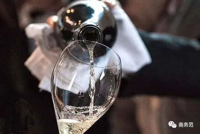 起泡酒开瓶方法
