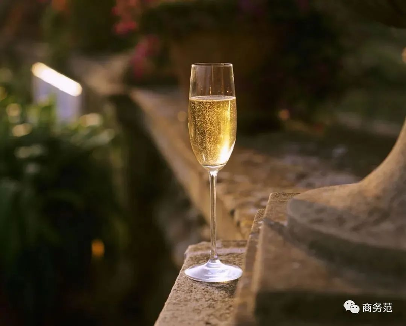 起泡酒开瓶方法