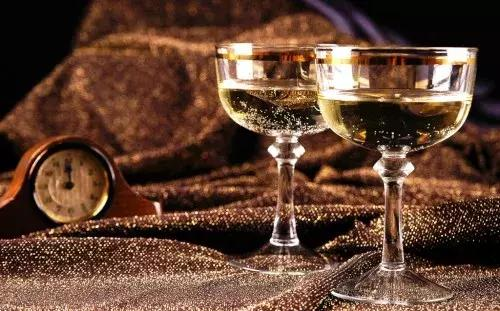 How to open a bottle of wine