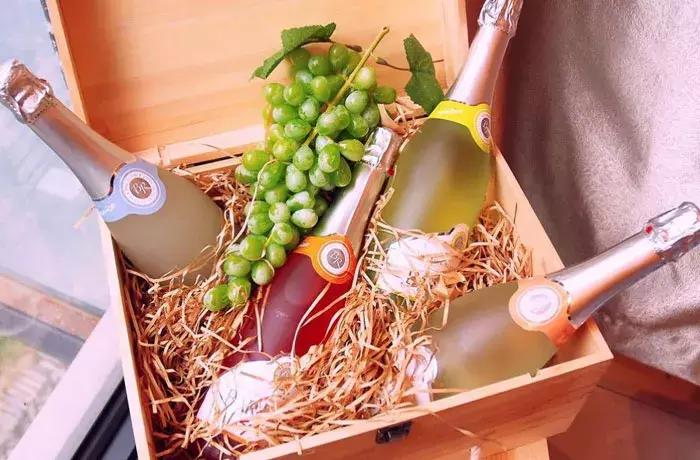 How to open a bottle of wine