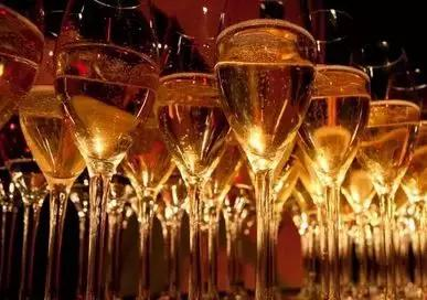 How to open a bottle of wine