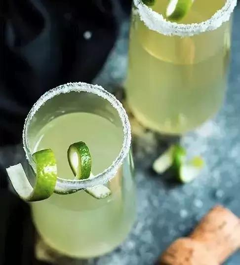 How to open a bottle of wine