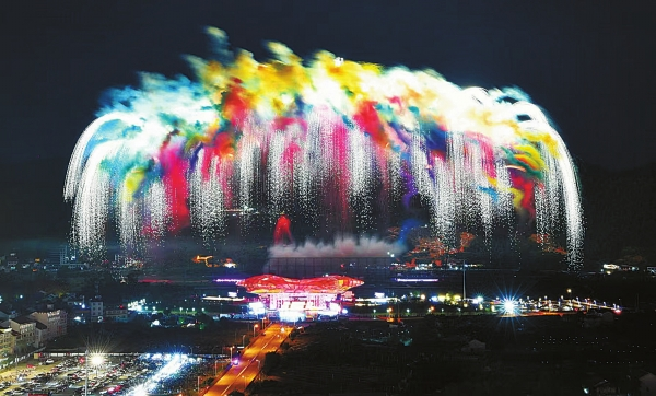 “加特林”哑火 “金钛柳”冲天——浏阳烟花传统产品量价齐跌，创新产品及服务成消费新宠