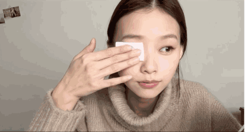 The mummies use the step